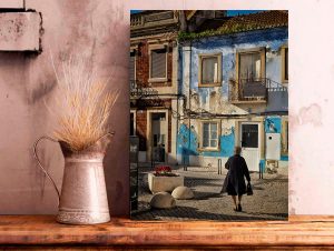 Senhora em Alcochete - Wooden Photo Wall Art